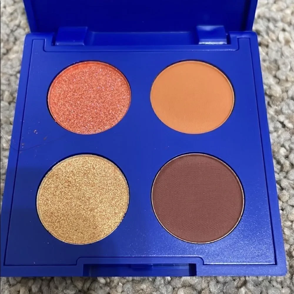 NWT tresluce  eyeshadow palette